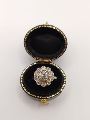 18CT White Gold Diamond Fancy Cluster Ring set with 1.2ct Diamond Antique (Pre Owned)