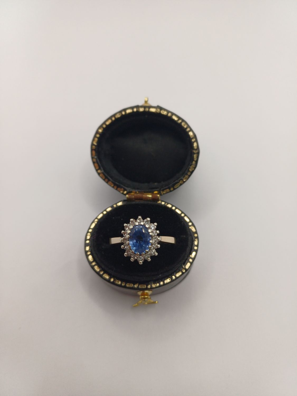 9ct Yellow Gold Tanzanite & Diamond Cluster Ring (Pre closed)
