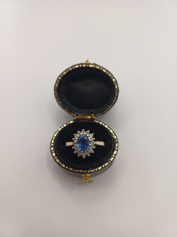 9ct Yellow Gold Tanzanite & Diamond Cluster Ring (Pre closed)