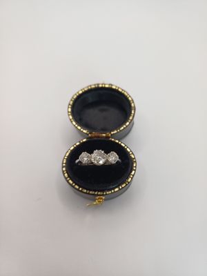 Vintage Platinum Diamond Trilogy Ring (Pre Owned) Vintage Platinum Diamond Trilogy Ring (Pre Owned)