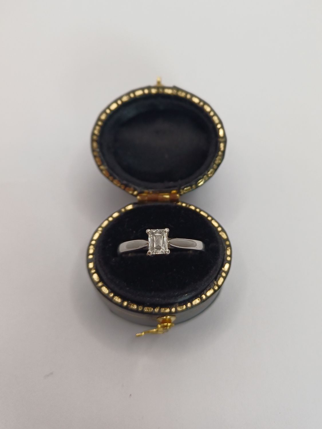 Breathtaking Platinum Diamond Solitaire Ring (Pre Owned) Engagement Wedding