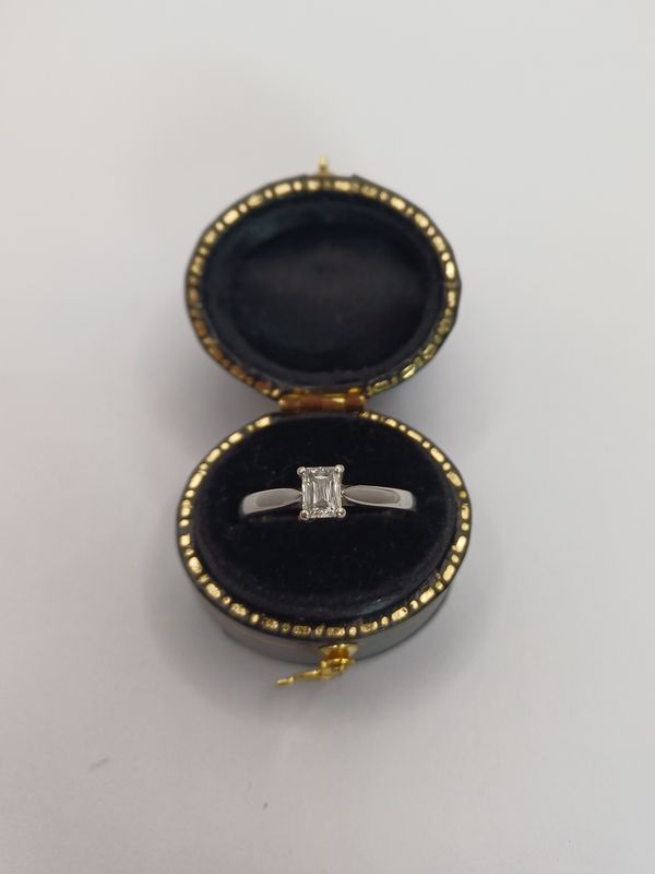 Breathtaking Platinum Diamond Solitaire Ring (Pre Owned) Engagement Wedding