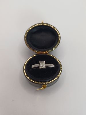 Breathtaking Platinum Diamond Solitaire Ring (Pre Owned) Engagement Wedding