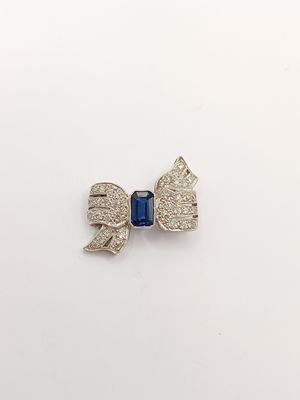18ct White Gold Sapphire and Diamond Edwardian Style Bow Brooch. 18ct White Gold Sapphire and Diamond Edwardian Style Bow Brooch.
