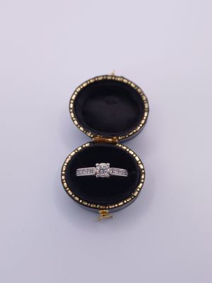 Stunning Platinum Diamond Solitare with Diamond Set Shoulders Stunning Platinum Diamond Solitare with Diamond Set Shoulders
