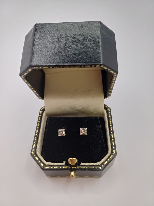 18ct White Gold Asscher Princess Cut Diamond Stud Earrings 0.60CT (Pre Owned)
