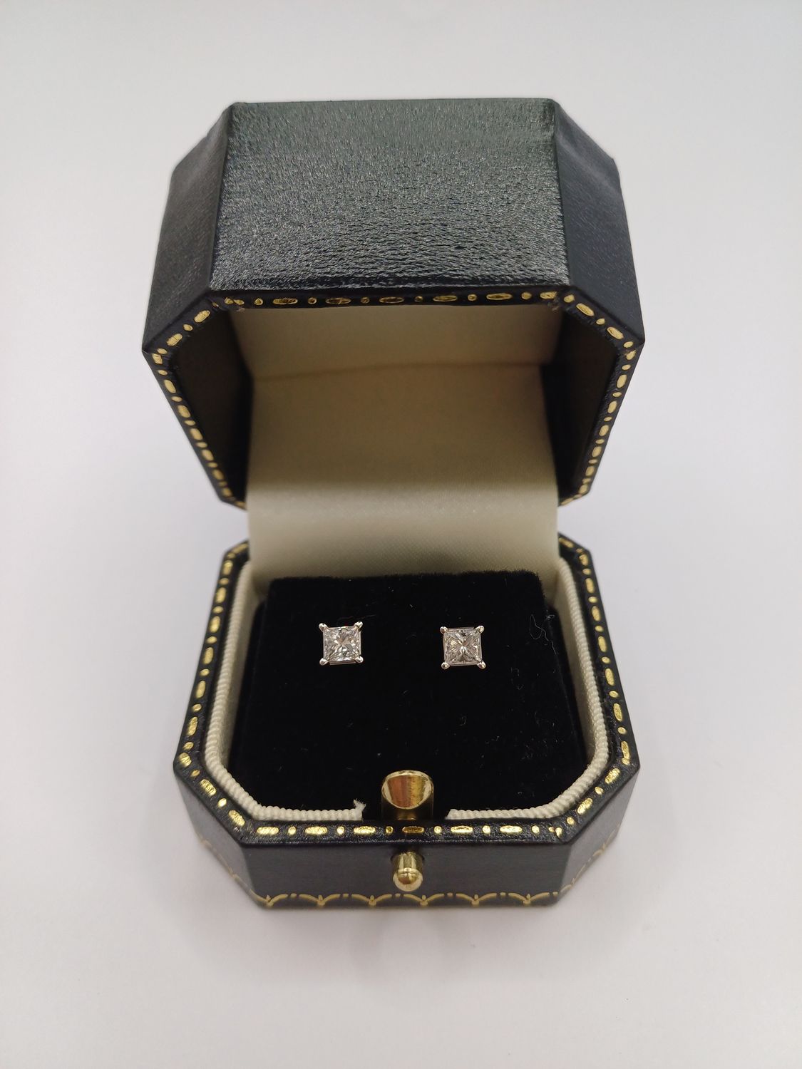 14K White Gold Brilliant Princess Cut Diamond Stud Earrings 0.60CT (Pre Owned) 14K White Gold Brilliant Princess Cut Diamond Stud Earrings 0.60CT (Pre Owned)