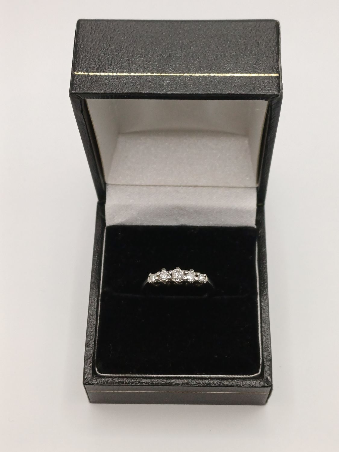 9CT White Gold Diamond 5 Stone Ring 0.25CT (Pre Owned) 9CT White Gold Diamond 5 Stone Ring 0.25CT (Pre Owned)
