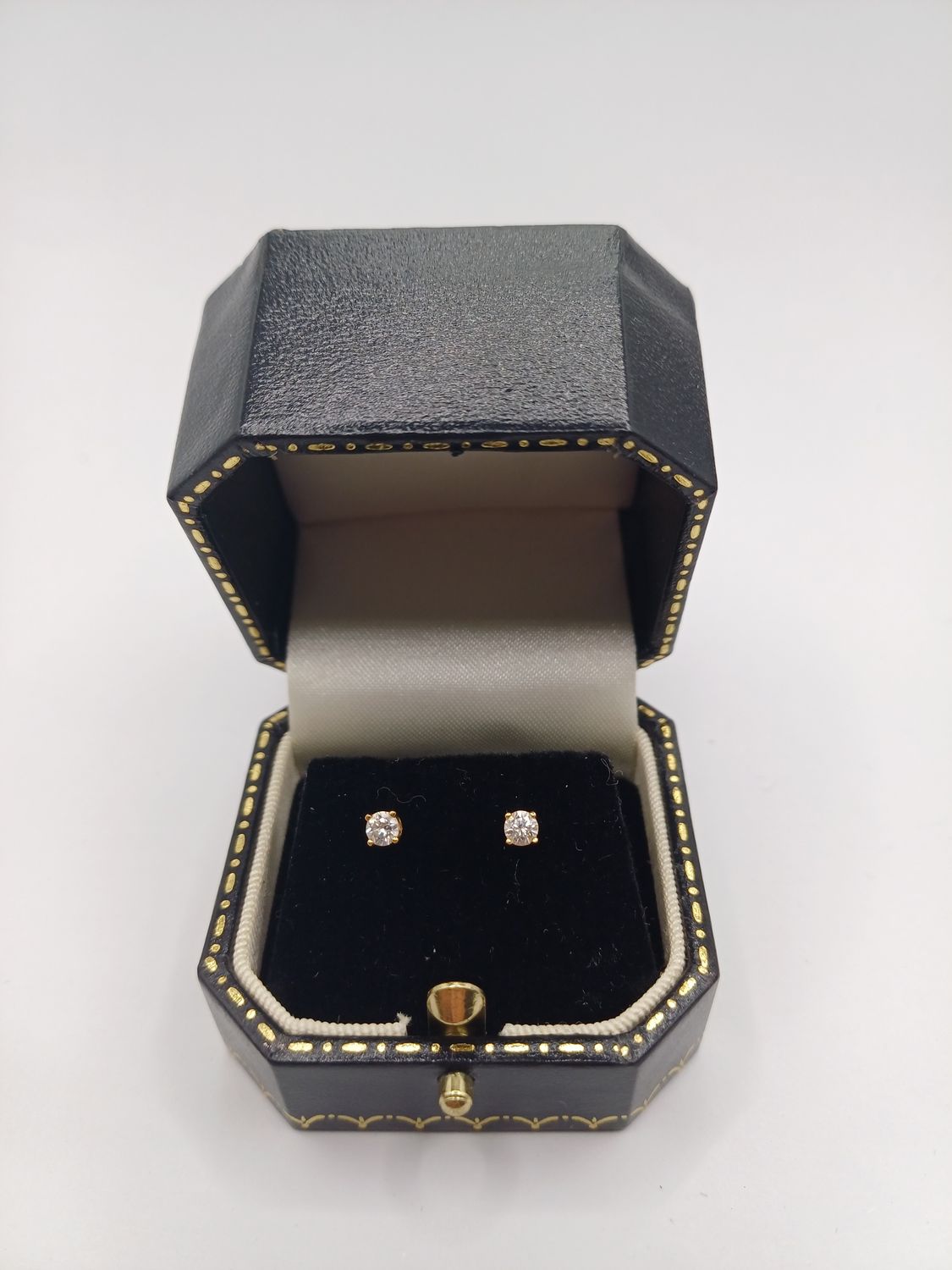 18CT Yellow Gold Diamond Stud Earrings 0.20CT (Pre Owned) 18CT Yellow Gold Diamond Stud Earrings 0.20CT (Pre Owned)