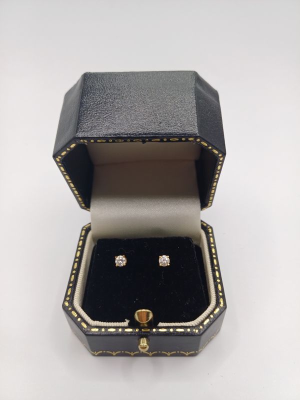 18CT Yellow Gold Diamond Stud Earrings 0.20CT (Pre Owned)