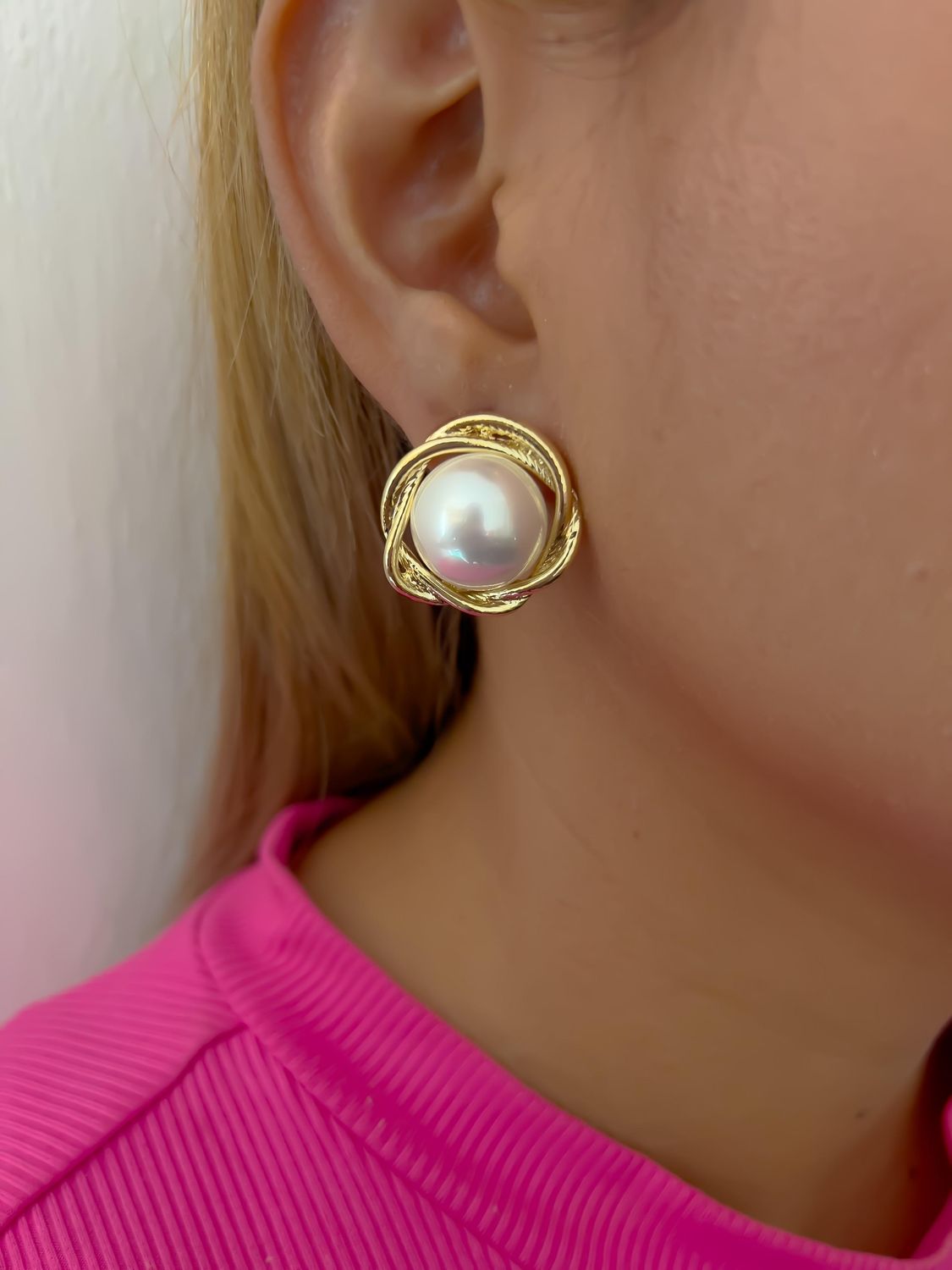 Aretes redondo con perla 