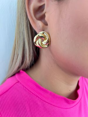 Aretes entrelazados 