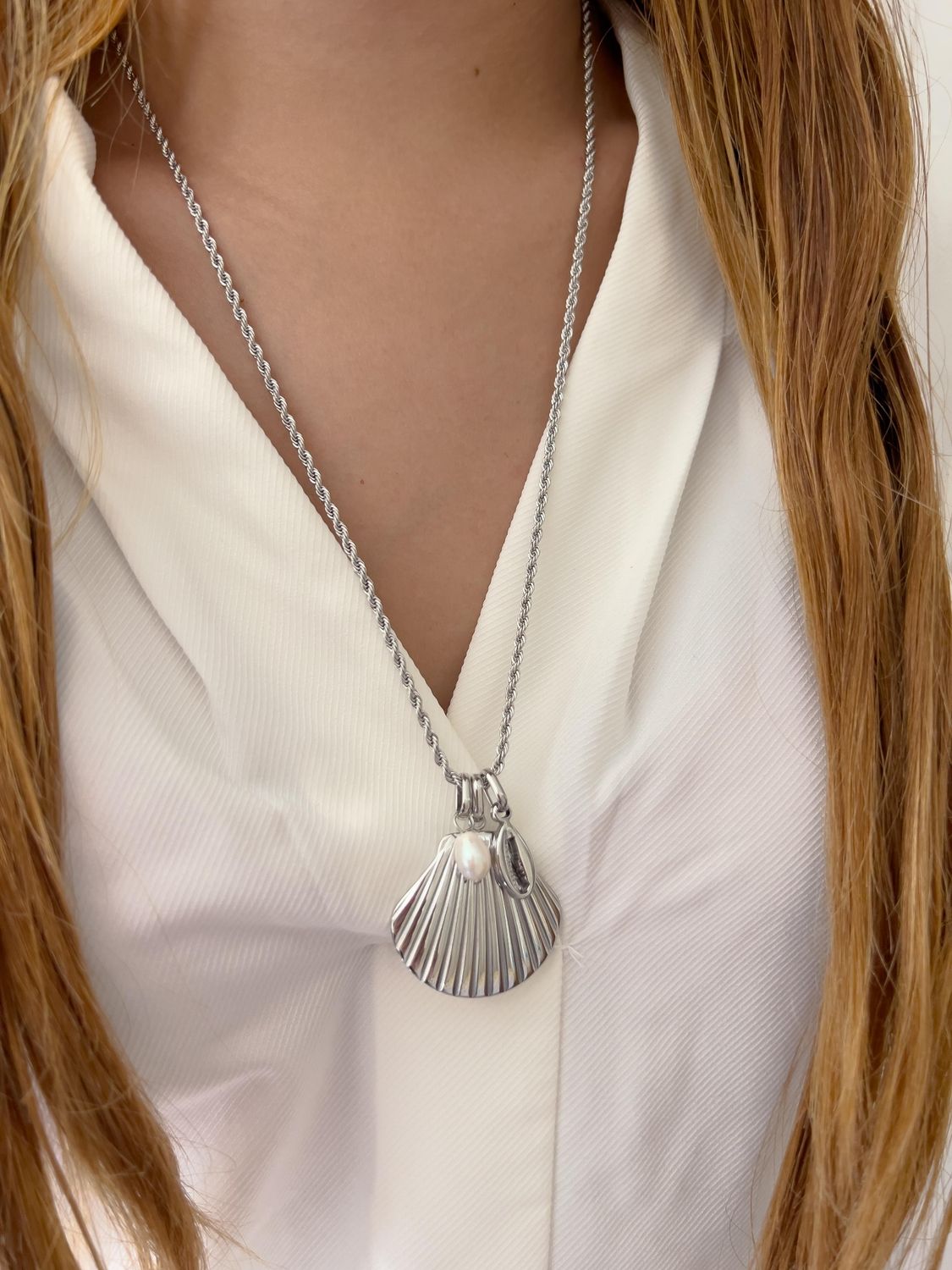 Collar dije concha grande plateada 