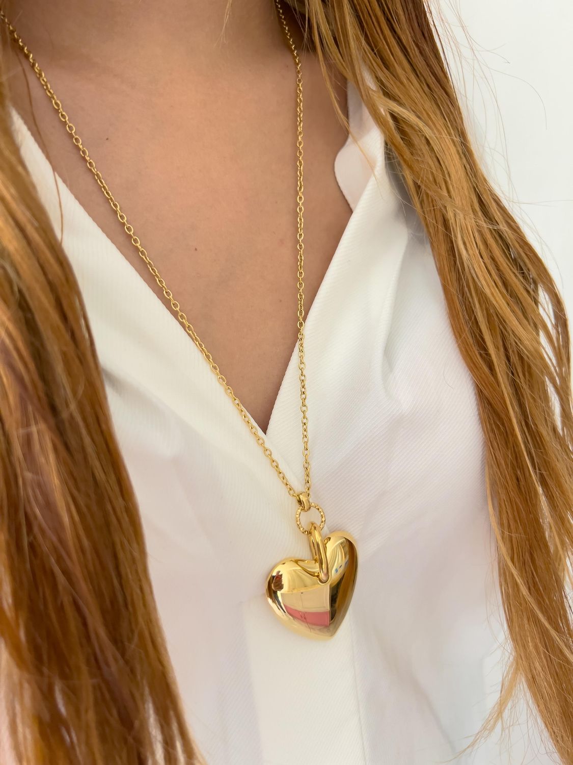 Collar largo dije corazón grande dorado 