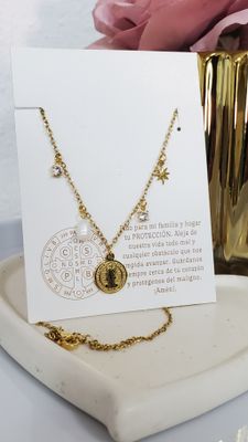 Tarjeta con collar de San Benito 