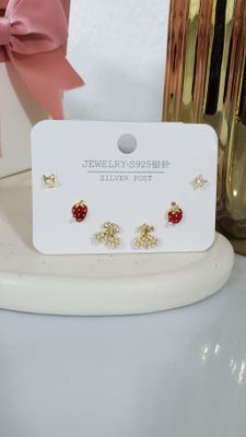 Set de broqueles cerezas de perlitas y fresitas / chapa de oro