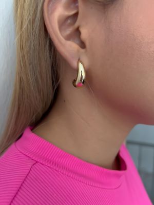 Arracadas tipo gota ondulada/ chapa de oro