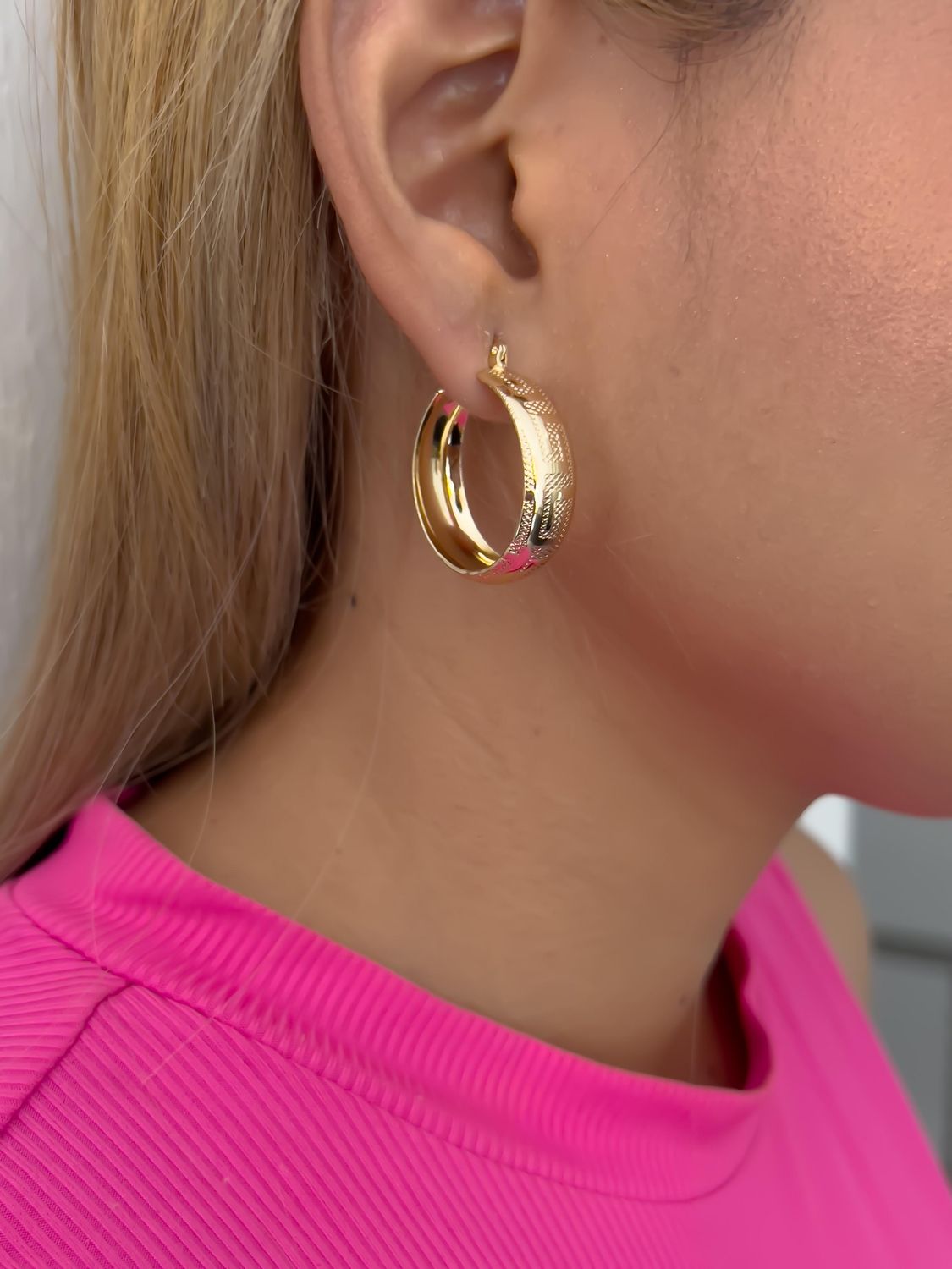Arracadas chunky textura / chapa de oro