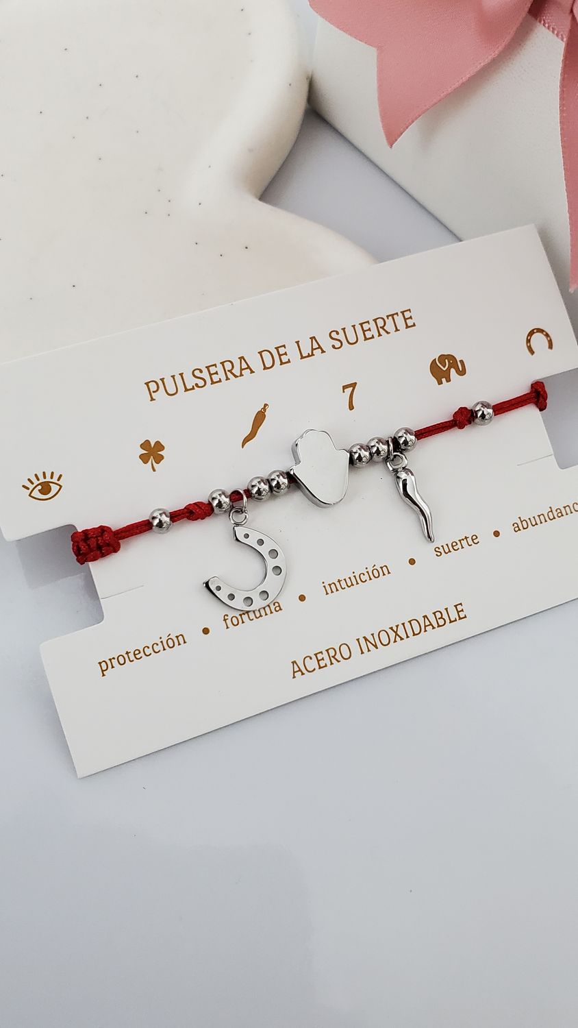 Pulsera ajustable de hilo rojo y dijes de la suerte en acero plateado 