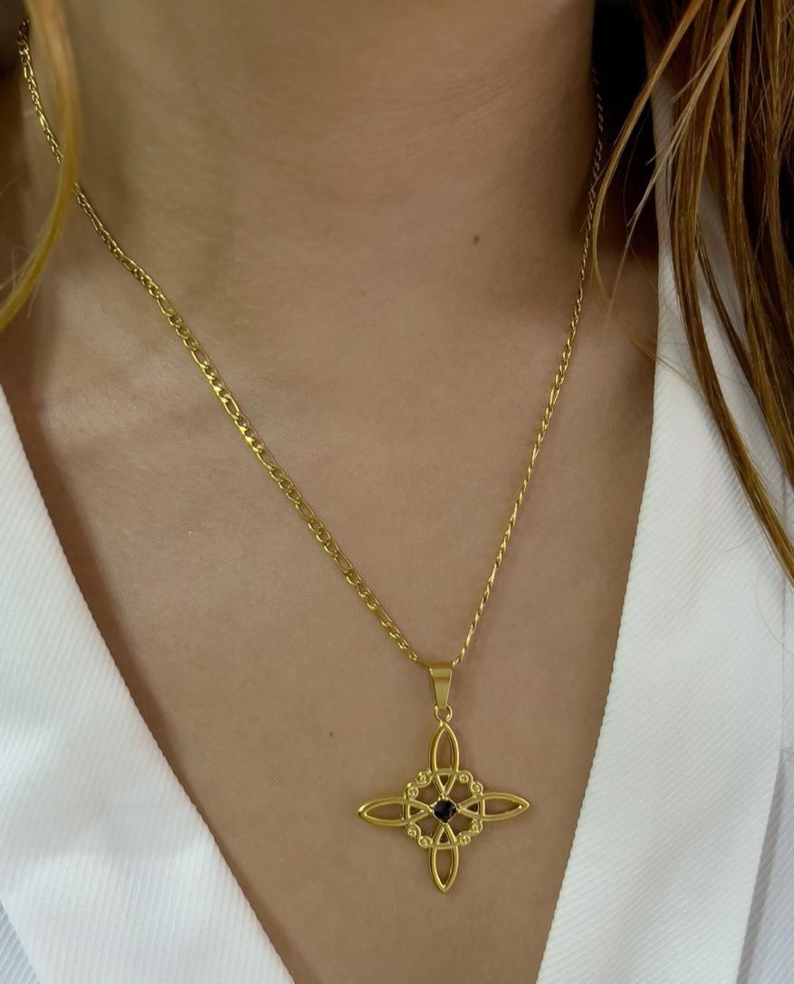 Cadena dije nudo de bruja / acero dorado