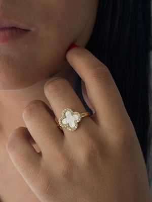 Anillo trebol en chapa de oro