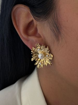Aretes flor con perlitas , acero dorado 
