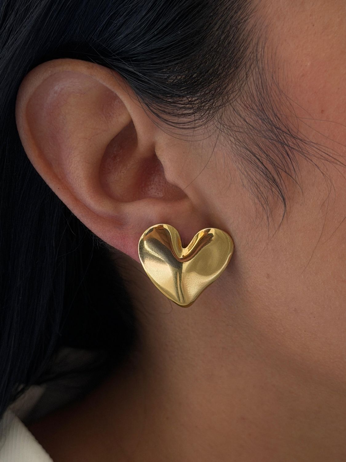 Aretes corazón ondulado,  acero dorado 