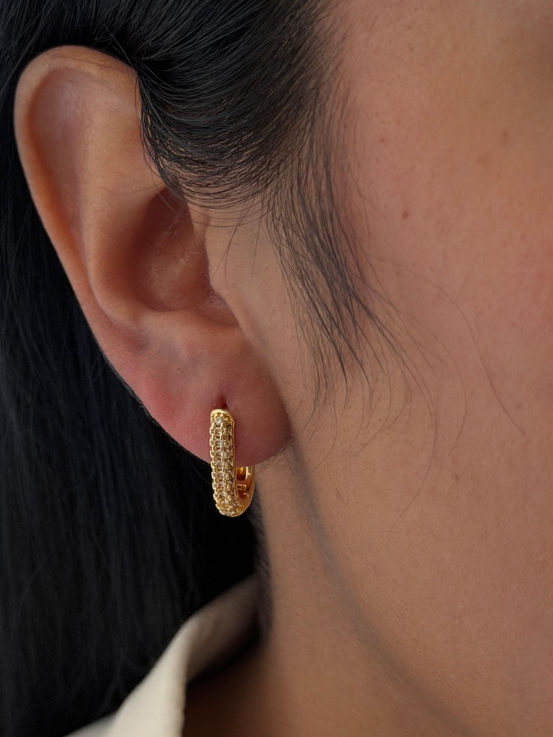 Arracadas ovalo zirconias , chapa de oro