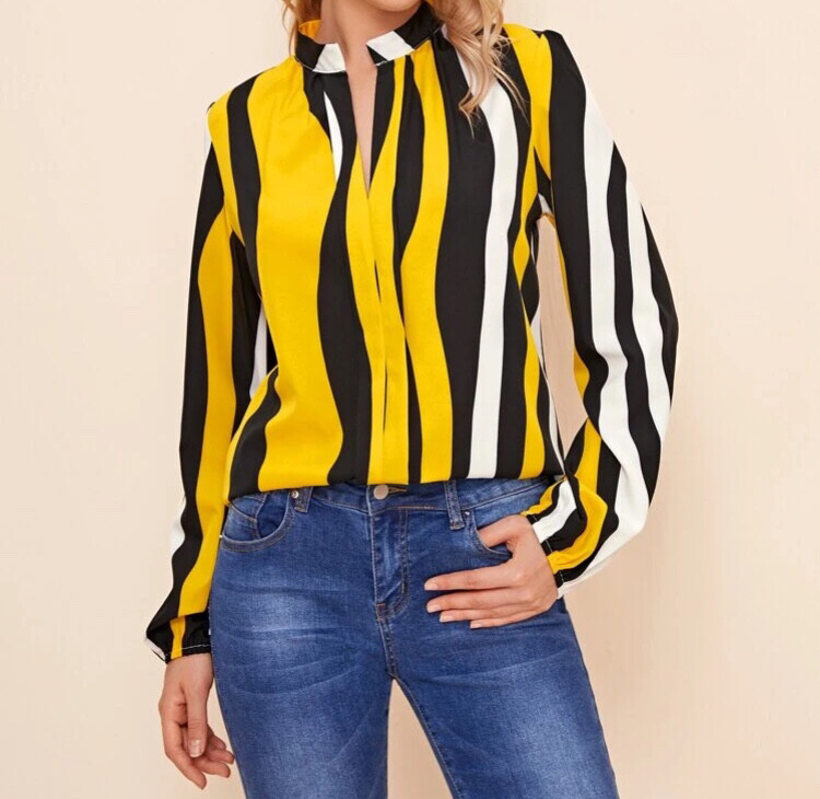 Chemise à motif col V