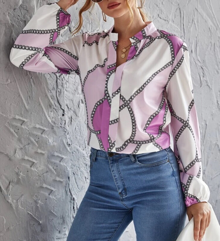 Chemise à ourlet arrondi avec encolure en V à imprimé géométrique