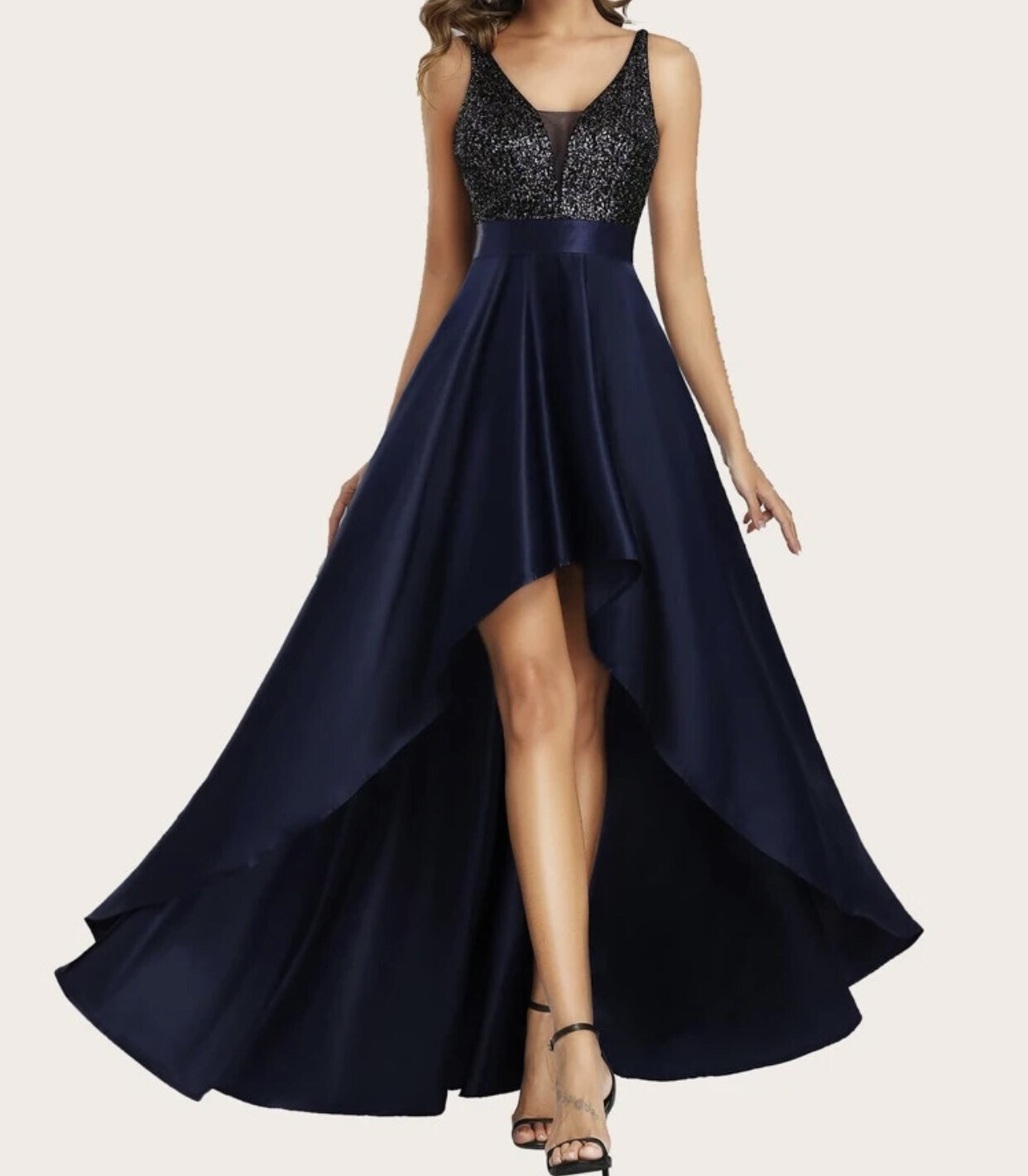 Robe de bal en satin à corsage scintillant