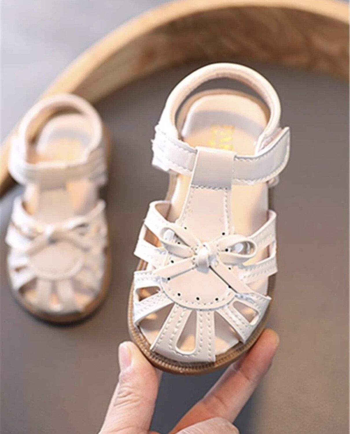 Sandales décorées avec nœud pour toute-petite fille