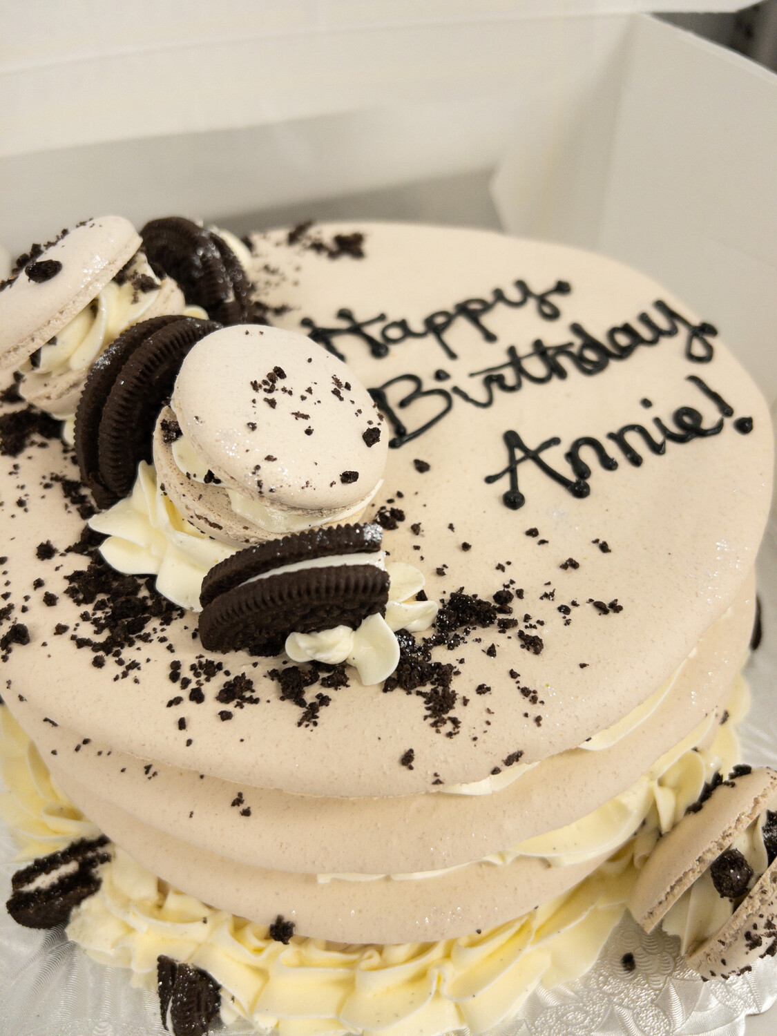 8" Macaron Cake - Oreo (serves 8-10) Delivery