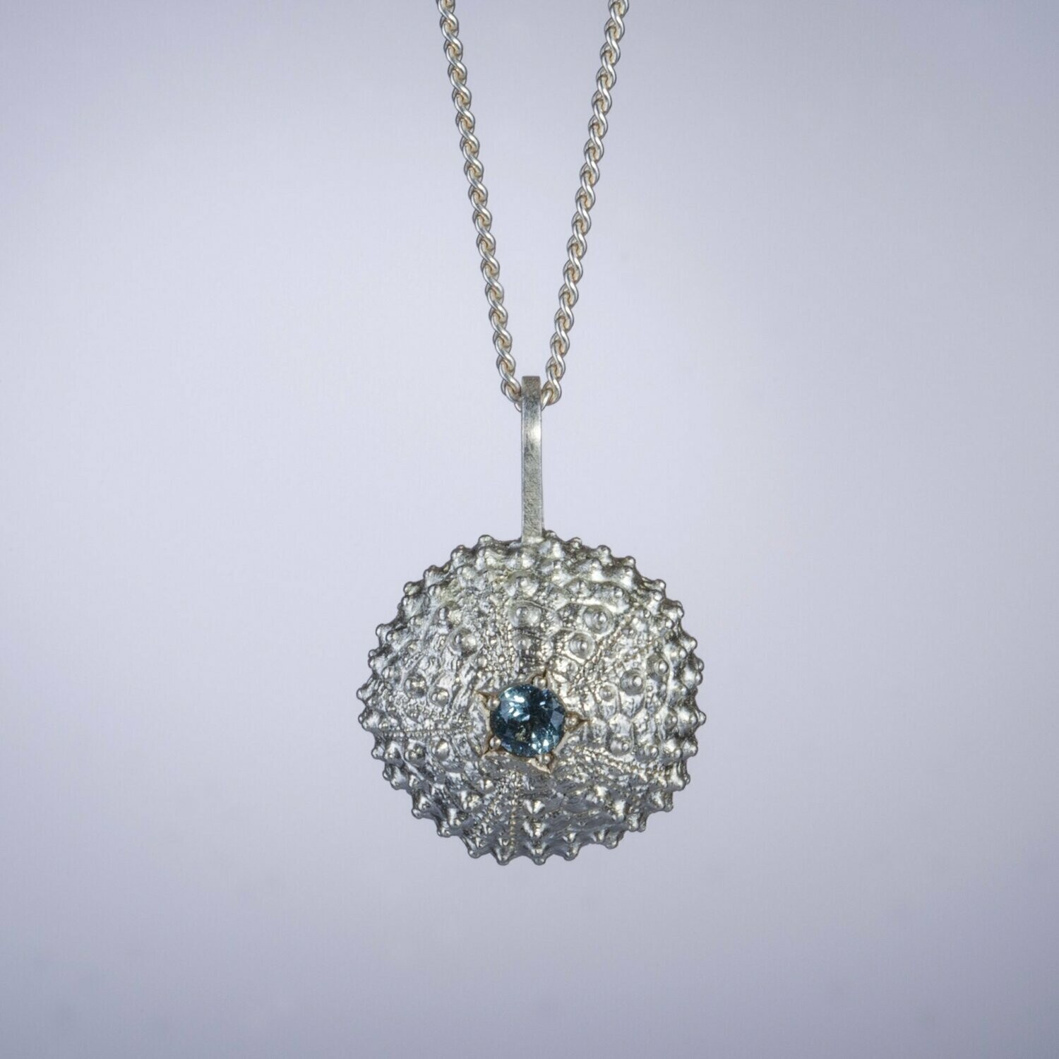 Kette Kette "Seeigel" midi mit Blau-Topas