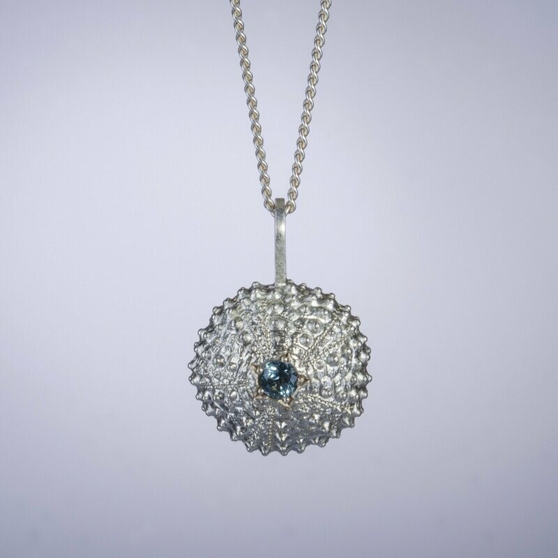 Kette Kette "Seeigel" midi mit Blau-Topas