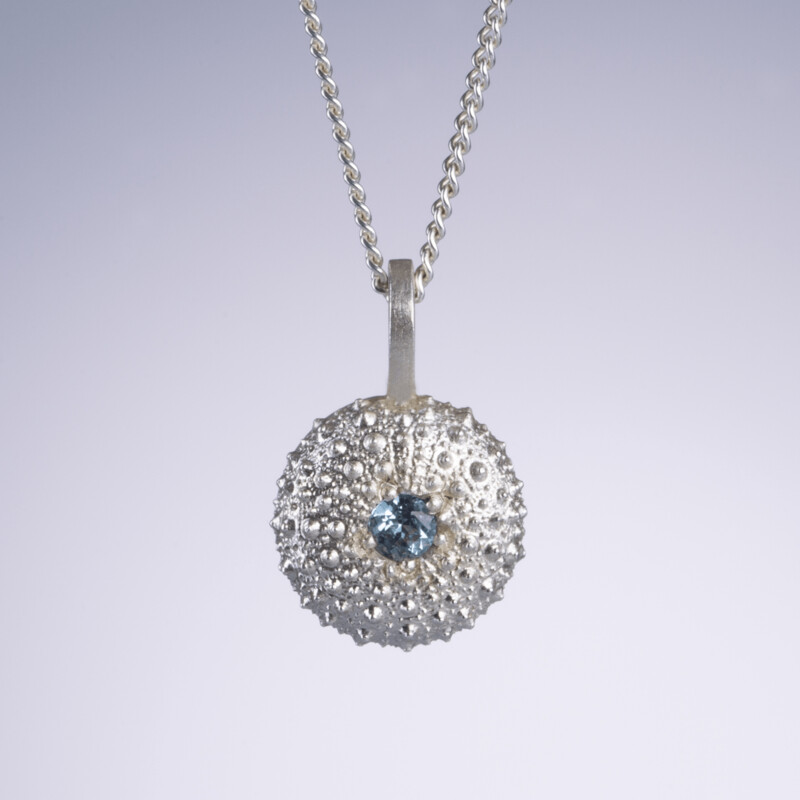 Kette Kette "Seeigel" mini mit Blau-Topas