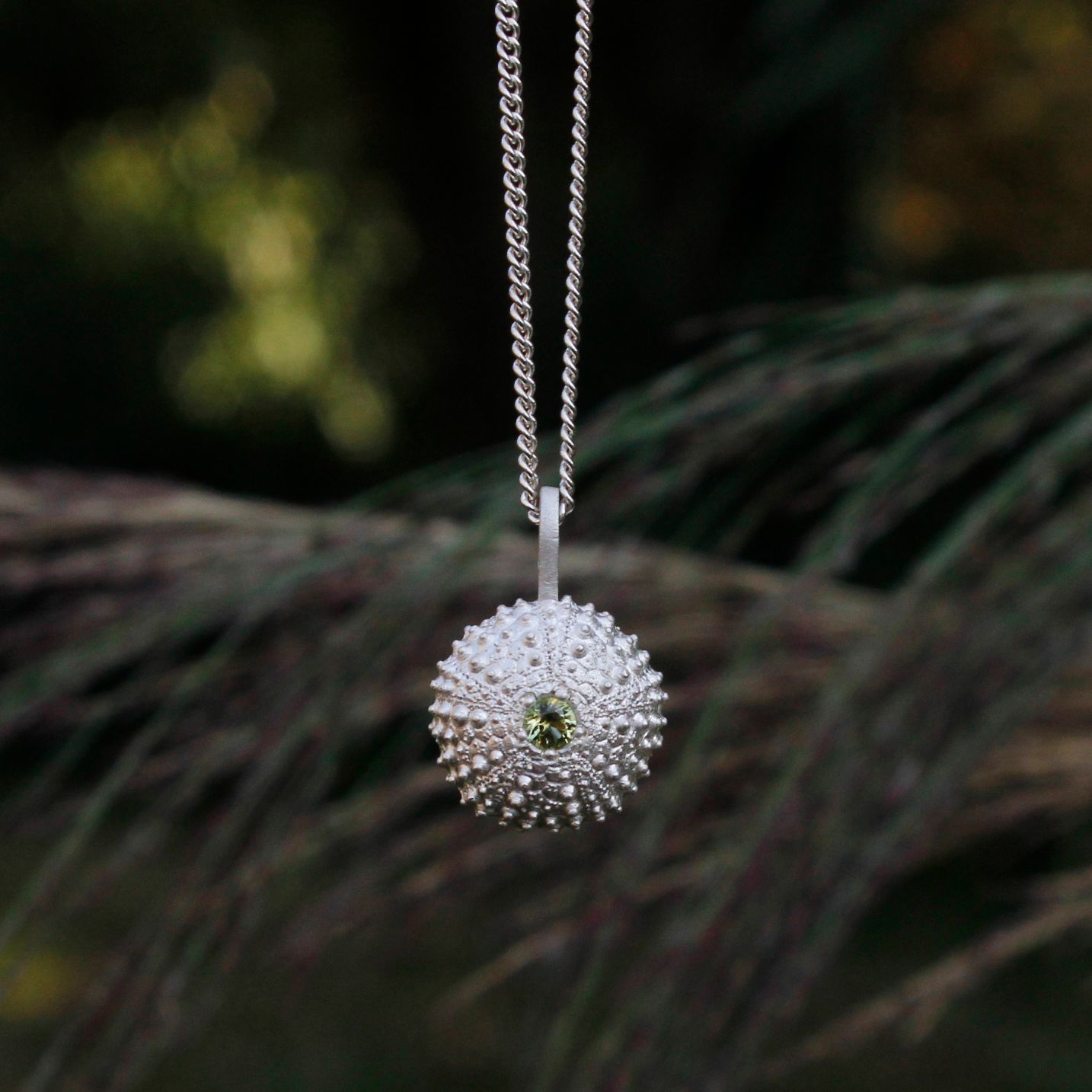 Kette "Seeigel" midi mit Peridot