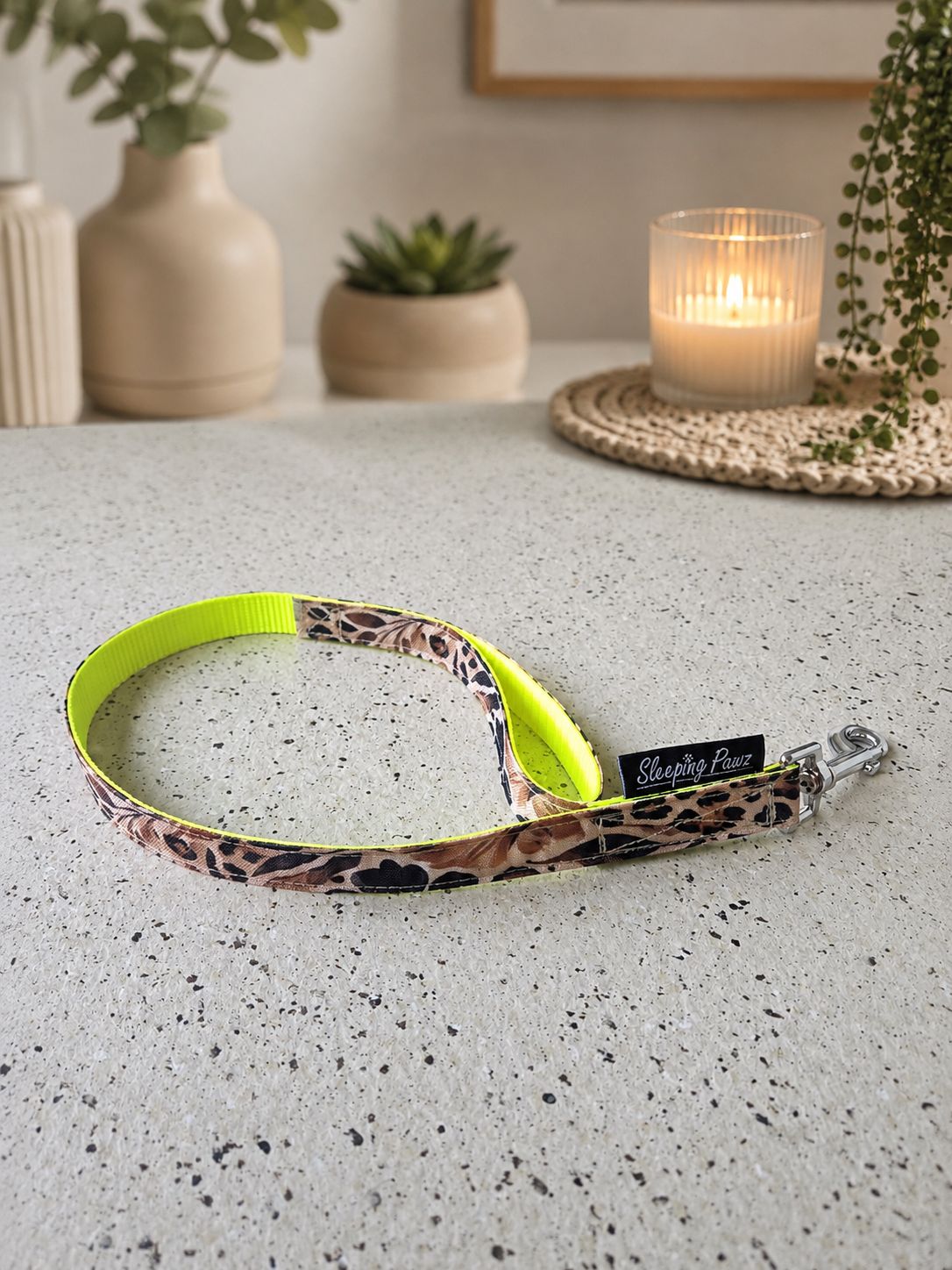 20mm Mocca Leo x Neongelb Handschlaufen Leine 70cm