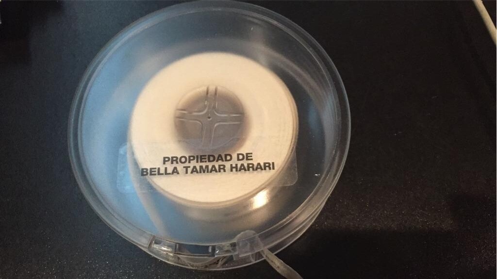ROLLO DE LABELS TRANSPARENTES CON LETRA NEGRA