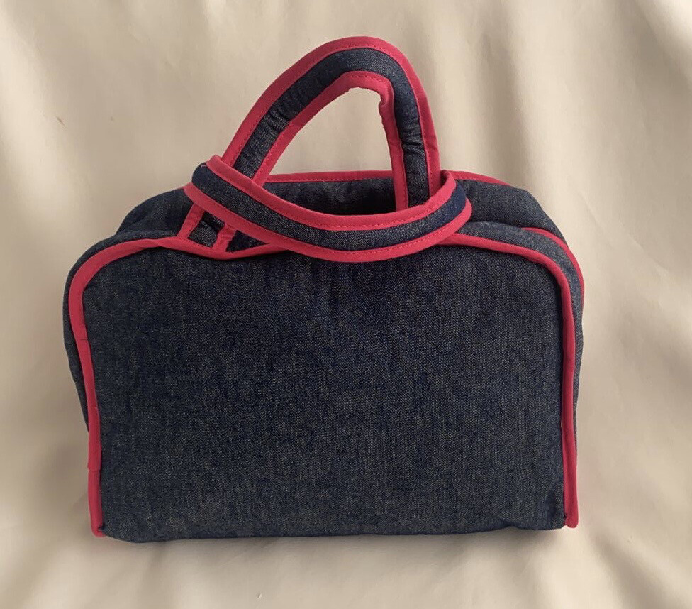 MALETIN CHICO EN TELA DE JEANS CON RIBETE FUCSIA