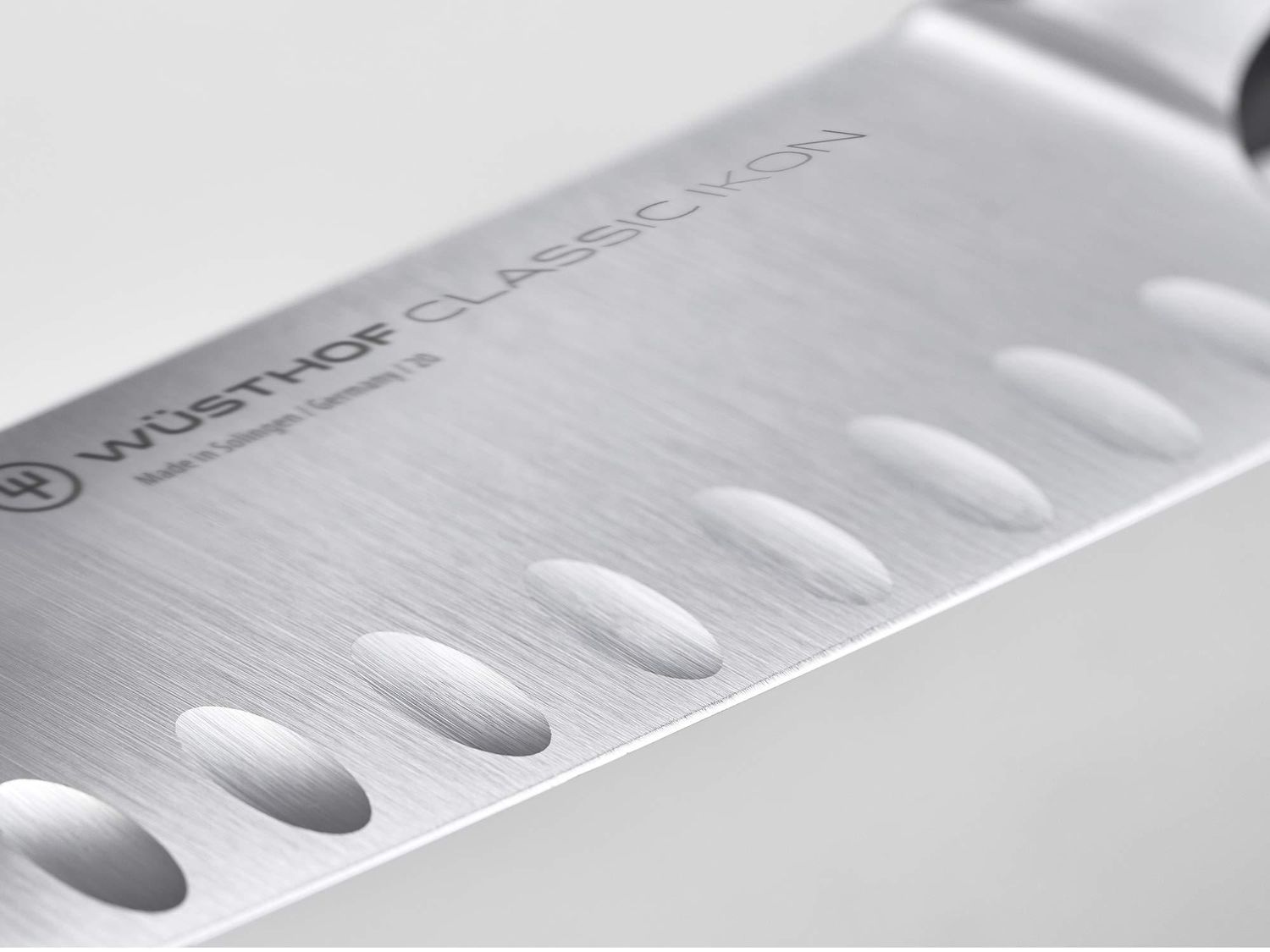 Wü̈Sthof Classic Ikon Knife Block Set, Magnetic Thermo Wood Knife Stand (1090370602), Includes 6 Classic Ikon Knives, Ergonomic Handles, Precision Forged High-Carbon Stainless Steel Blades