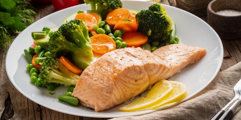 Smokin&#39; Summer Alderwood Smoked Wild Copper River Alaskan Salmon with Vegetables de Provence