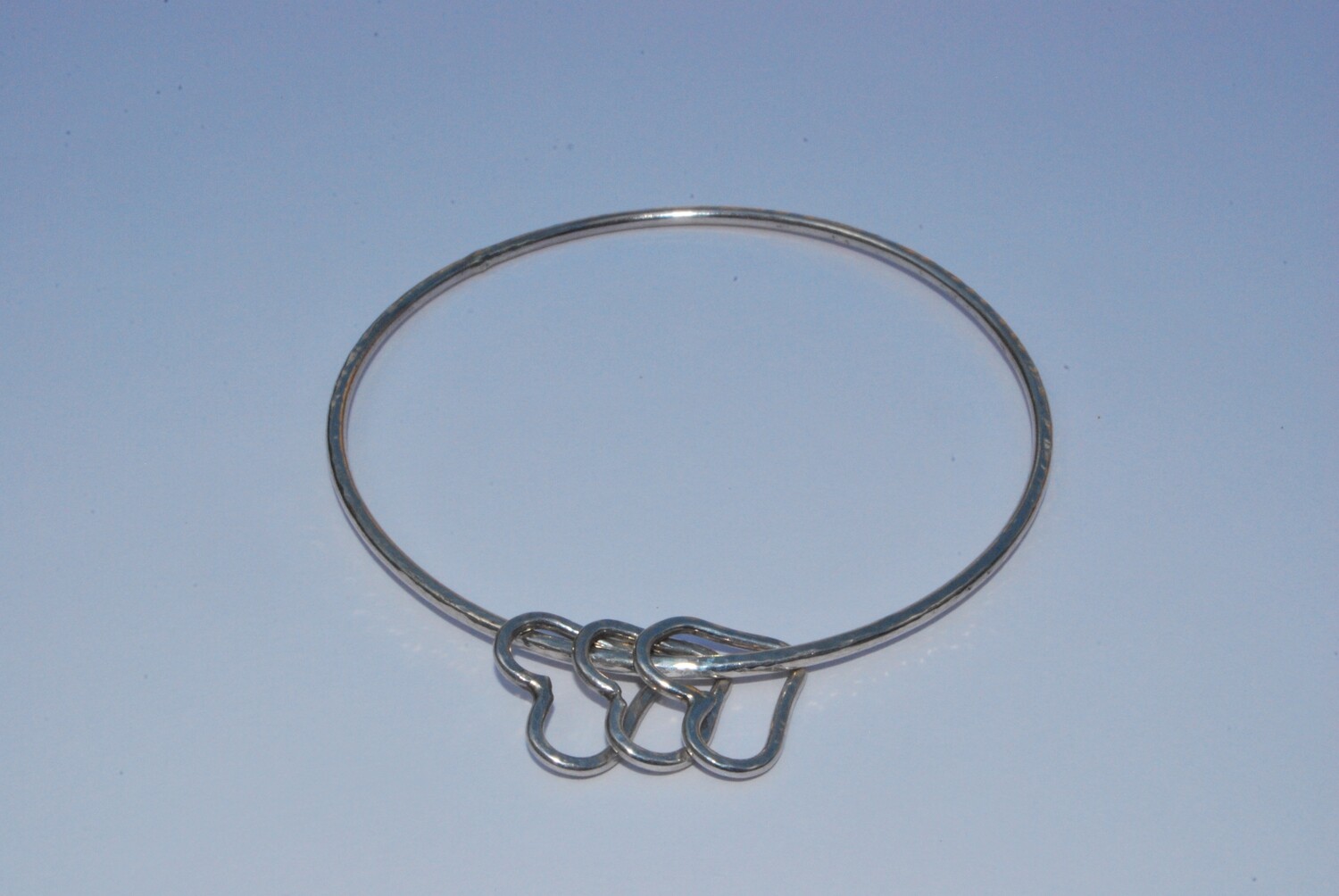 Sterling Silver 2mm Bangle (3 Heart)