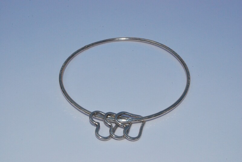 Sterling Silver 2mm Bangle (3 Heart)