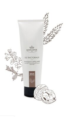 Le nouveau Masque Tinctorial Brun est formulé à partir d’une décoction de plantes tinctoriales qui reproduit l’action de la coloration en ravivant le reflet. Composé d’huile végétale de sésame 140ML