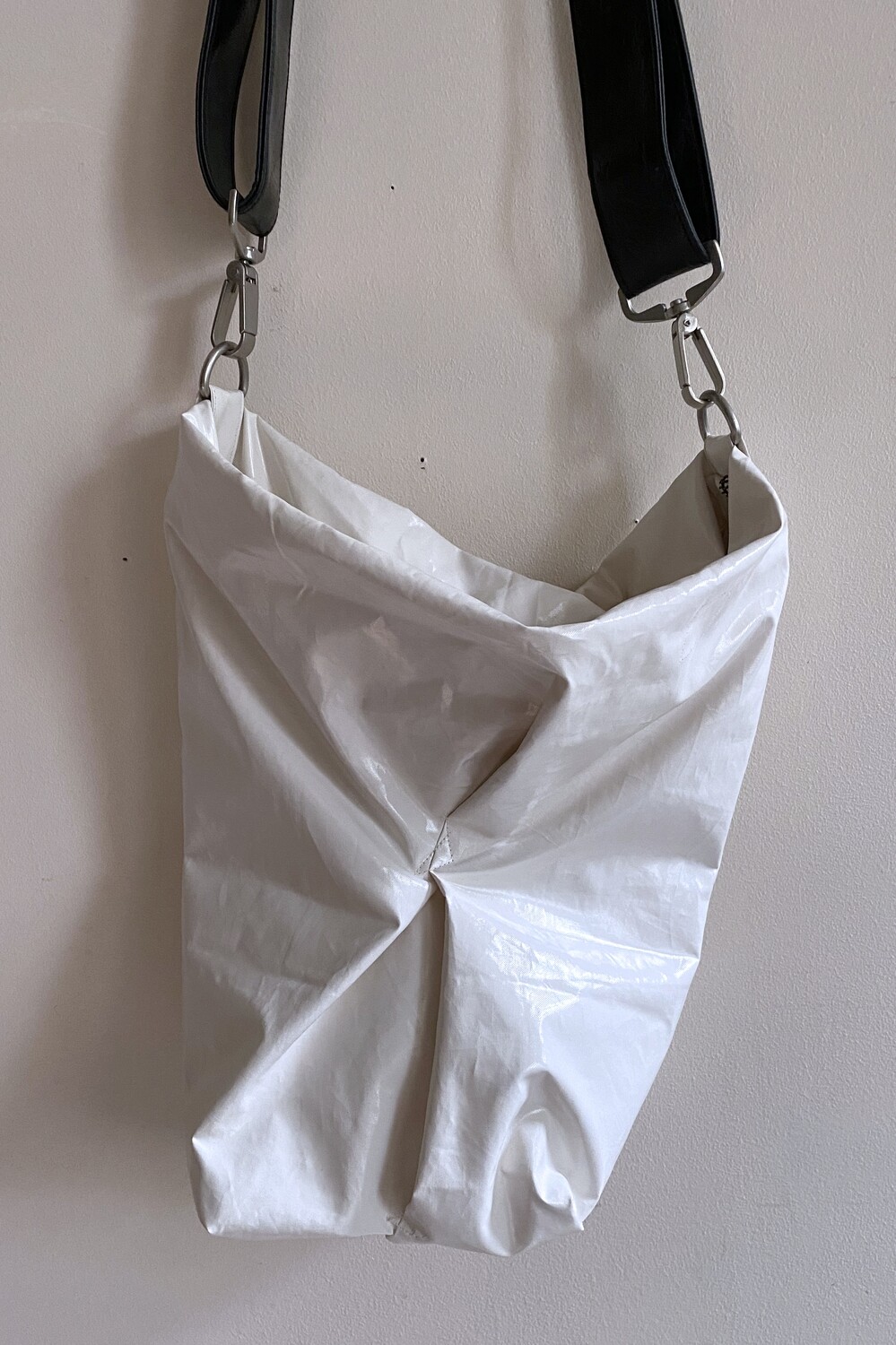 pleated cotton purse, white/black