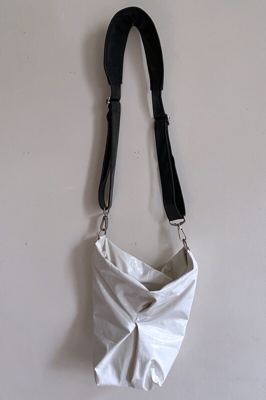pleated cotton purse, white/black