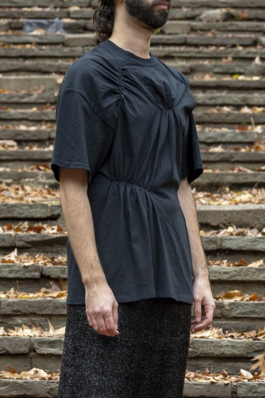 pinched tee, black
