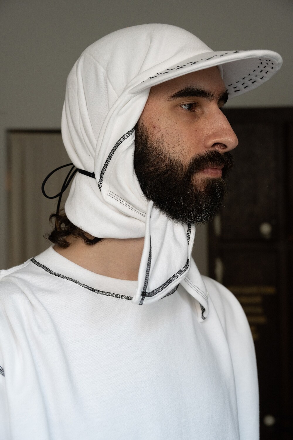sweatshirt cap, white/black