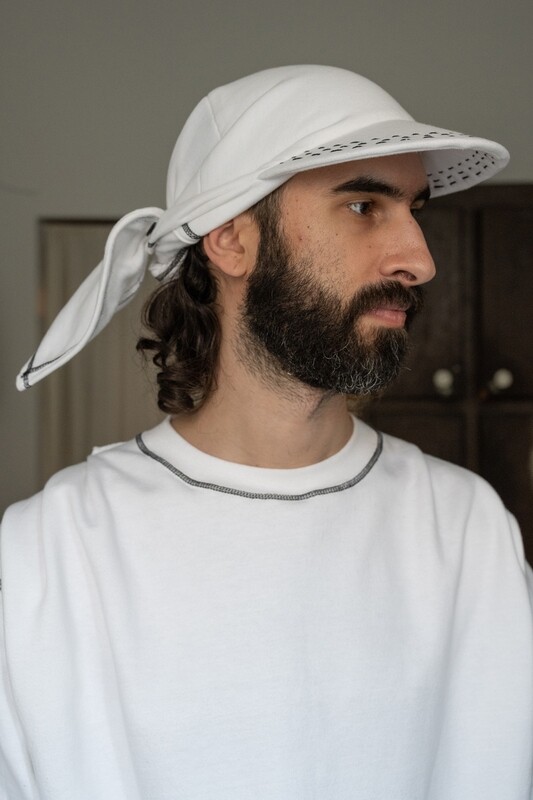 sweatshirt cap, white/black
